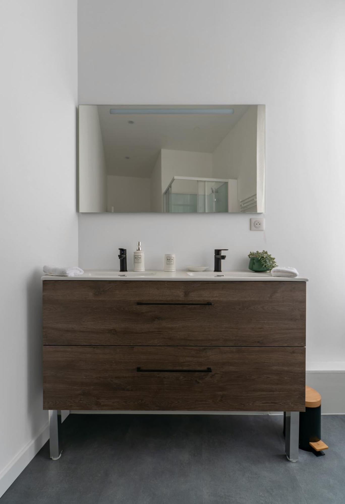 Le Ravy - Appartement Design, 2 Chambres, Centre Ville Vichy Exterior photo